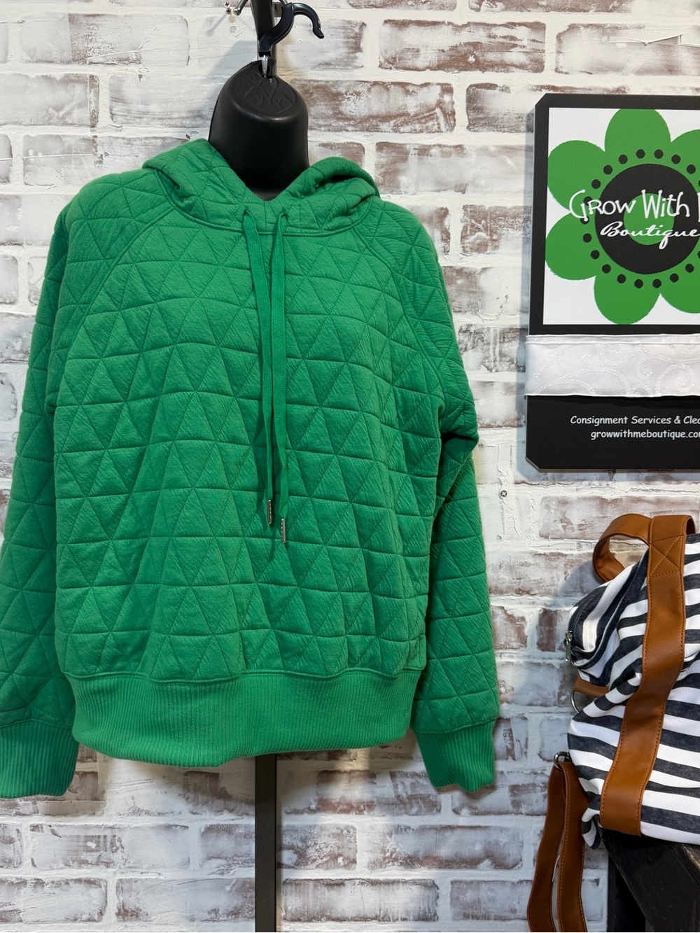 Evereve Green Quilted Hoodie Sweater